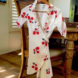 Women’s off-white wrap dress size XS